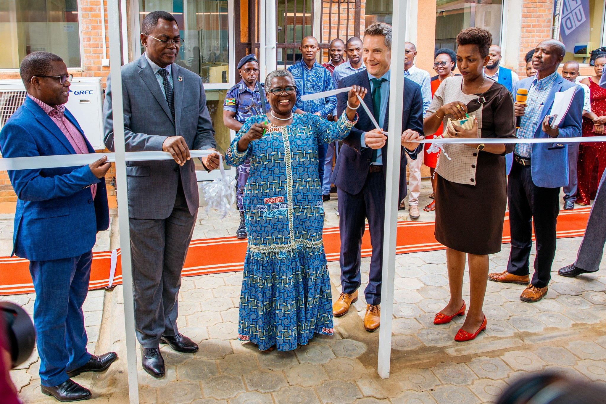 LA CEREMONIE DE REMISE OFFICIELLE DU LABORATOIRE DE CONFINEMENT BIOLOGIQUE P3 A L’INSP DANS LE CADRE DU DON DU PNUD ET DU FINANCEMENT GC6