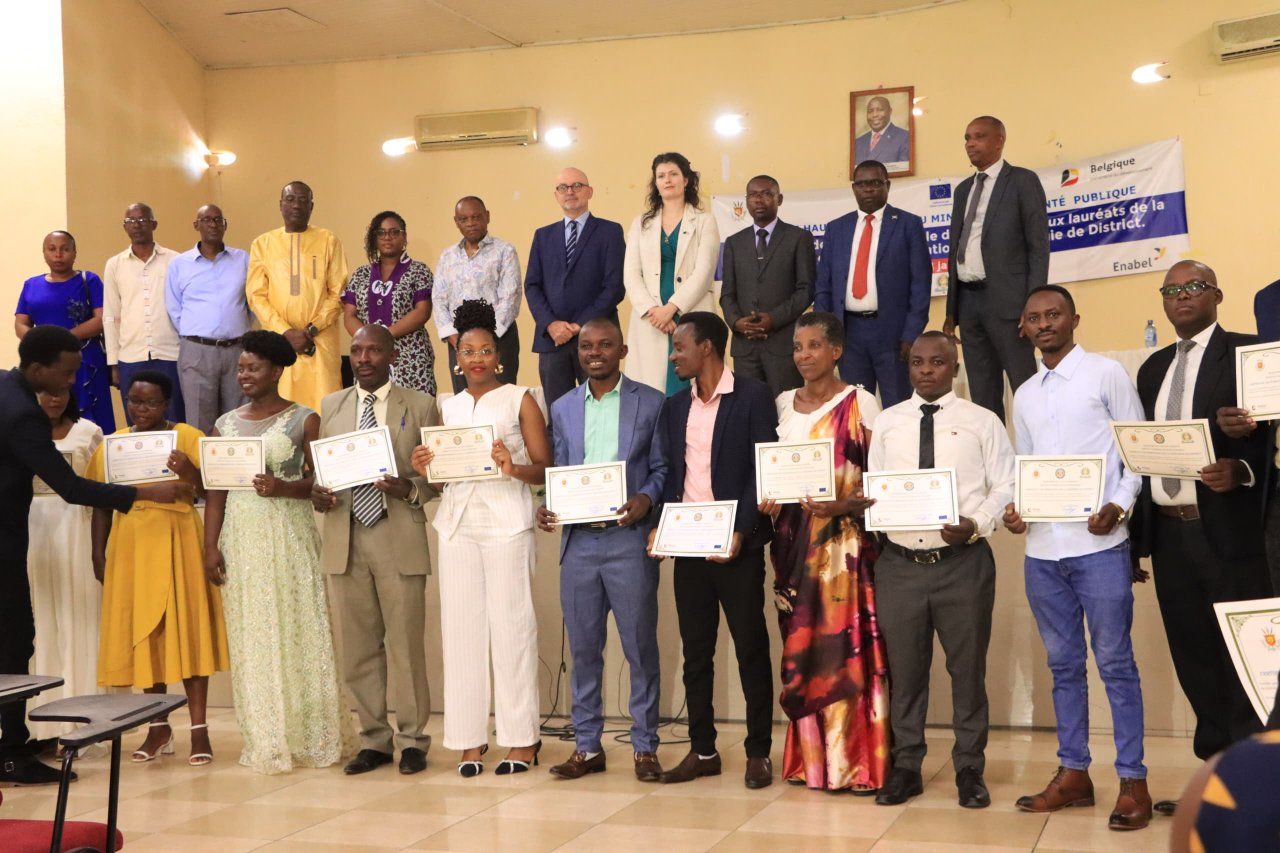 Remise des certificats aux lauréats de la 3ᵉ cohorte de la formation en chirurgie de district